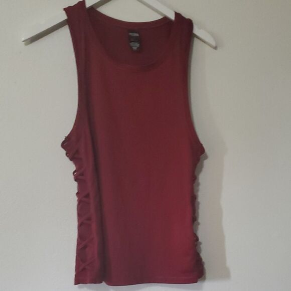 Women's Sleeveless Top - Red - Picture 1 of 5